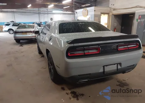 2021 Dodge Challenger Sxt Awd z USA, uszkodzony, nr VIN 2C3CDZGG3MH649967
